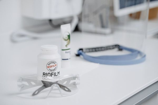 Professionelle Zahnreinigung nach GBT Konzept (Biofilm) - Zahnarztpraxis Dr. Walker und Kollegen Ammerbuch Entringen