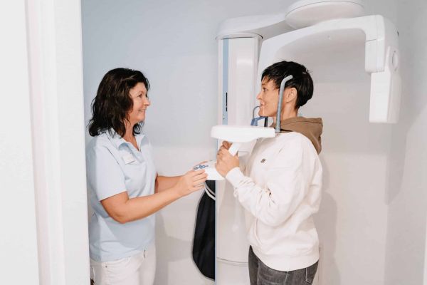 zahnarztpraxis uwe walker und kollegen entringen mit patientin